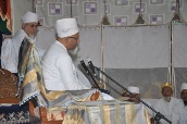 Huzoor-e-'Aali Saiyedna saheb (tus) with Mazoon ud-Da'wat Saiyedi saheb (dm) during the Majlis-e-Husaini on 2nd Moharram